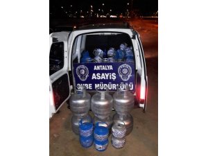 Çalıştığı iş yerinden 111 tane tüp çalıp, ertesi gün mesaisine devam etti