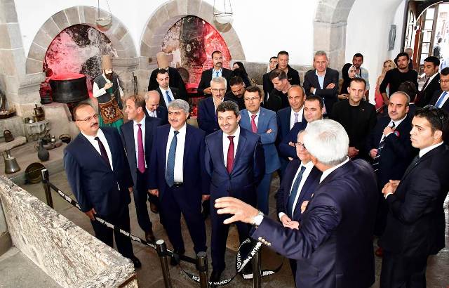 Menteş, Mevlana Türbesi’ni gezdi