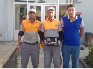 Temizlik işçileri çanta buldu, tabanca ve mermiler çıktı