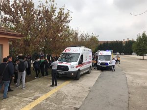 GÜNCELLEME 2 - Sakarya'da lisede gaz kokusu şüphesi