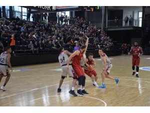 Karesispor deplasmanda farklı kazandı: 112-100
