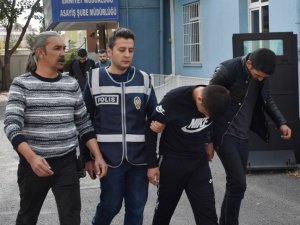 Çaldıkları çeklerin parasıyla tatile gitmişler