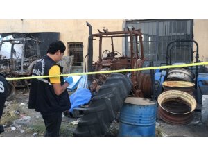 Hurda traktörün yanında ölü bulundu