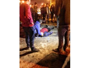 Hafif ticari araç üniversite öğrencilerinin arasına daldı