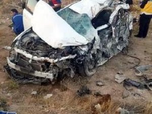 Niğde'de otomobil ile tır çarpıştı: 2 ölü