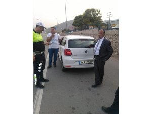 Lüks otomobille dolandırıcılık yapan 2 şahıs yakalandı