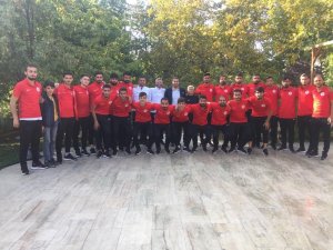 Başkan Gür’den kamptaki sporculara ziyaret