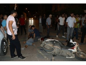 Kaza yapan yaralı kuryenin patronuna kask fırçası