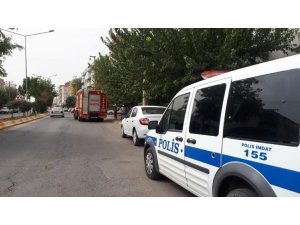 Alev alan elektrik kablolarını itfaiye ekipleri söndürdü