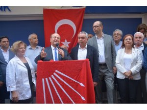 Başkan Özakcan’dan miting gibi adaylık açıklaması
