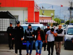 Yaşlı adamın 240 bin TL’sini dolandıran şüpheliler tutuklandı