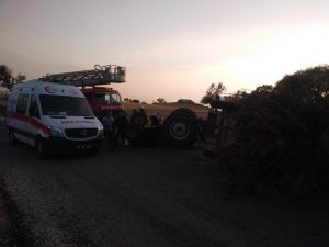 Devrilen traktörün altında kaldılar: 1 ölü, 1 yaralı
