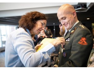 Hollanda’da gazi torunu Türk'e kahramanlık ödülü