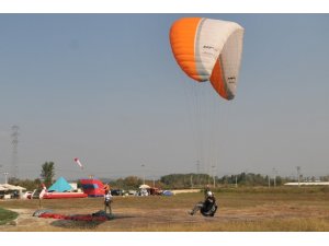 Yamaç paraşütü şampiyonları ödüllerini aldı