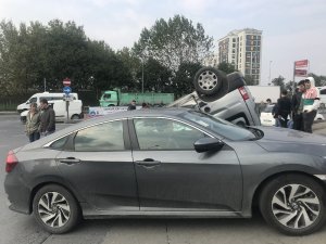 Şişli’de araç takla attı: 2 yaralı