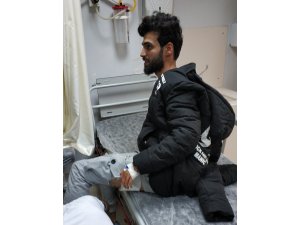 Sigara istedikleri Iraklı genci bıçakladılar