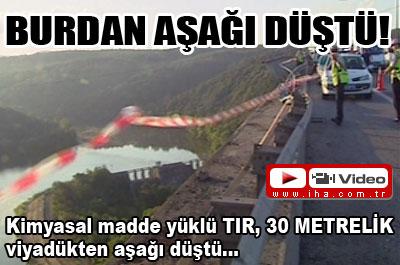 TIR viyadükten aşağı düştü!