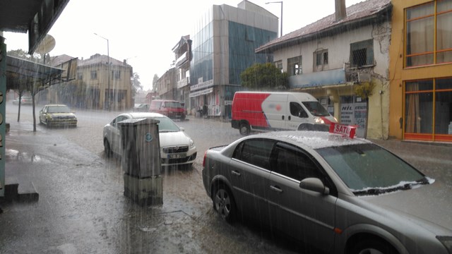 Yunak'ta şiddetli yağış