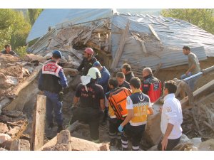 Manisa'da kerpiç evde göçük: 1 ölü