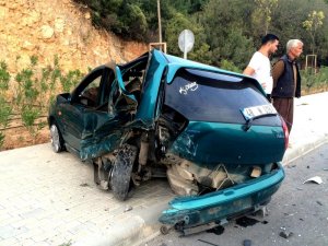 Araçta kocasını bekleyen hamile kadın neye uğradığını şaşırdı