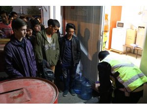 Bursa hayalleri Sivas’ta son buldu... 17 kaçak göçmen yakalandı