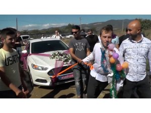 Acıdan ağzı yanan damada yangın köpüğü sıktılar