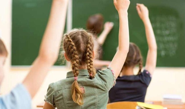 Öğrencilerin teneffüste konuşması yasaklandı!