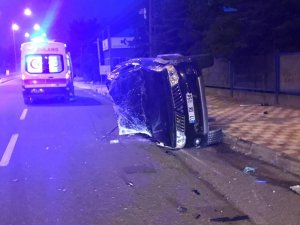 Kontrolden çıkan kamyonet yan yattı; 1 yaralı