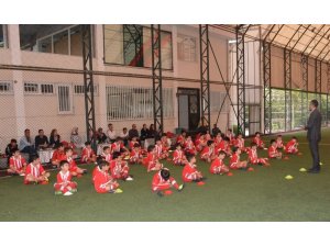 Diyarbakır’da minik futbolculara seminer