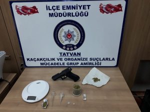Tatvan’da uyuşturucu ve Glock tabanca ele geçirildi