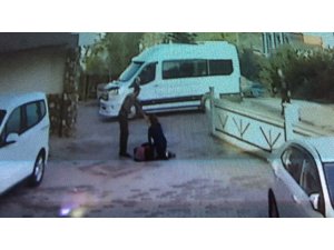 Okula giderken anne ve kızına sokak köpeği saldırdı