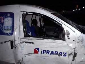 İzmir’de kamyonet ile motosiklet çarpıştı: 1 ölü, 1 yaralı