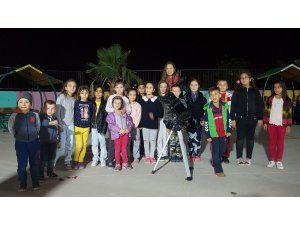 Öğrenciler teleskopla Ay’ı inceledi