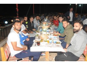 Cizrespor, Gölcük maçı öncesi moral yemeğinde bir araya geldi