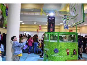 "Atık" getiren 8 bin 700 kişiye kitap hediye edildi