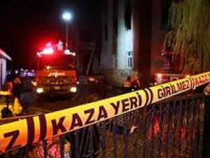 Ayrıldığı eşinin fotoğrafını ateşe verirken evini yaktı