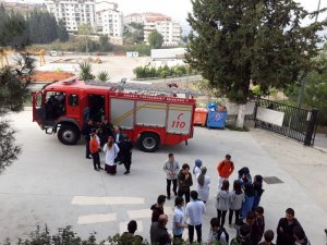 Okulda lavaboya dökülen kimyasal maddeler patladı: 1 yaralı