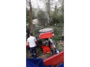 Sürücüsünün kontrolünden çıkan traktör Sakarya Nehri’ne devrildi: 1 ölü