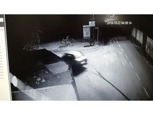 Metrelerce kabloyu arabasıyla sürükleyerek çaldı