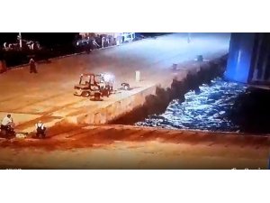 Hareket eden forkliftin denizde teknikerin üzerine düştüğü anlar kamerada