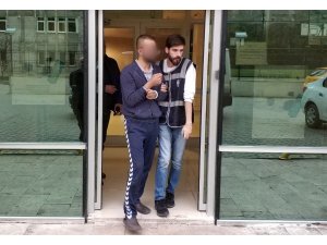 Darp ettikleri gencin parasını gasp ettiler