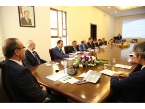 Vali Yavuz: “Gençliğin sorunu işsizlik değil iş beğenmeme"