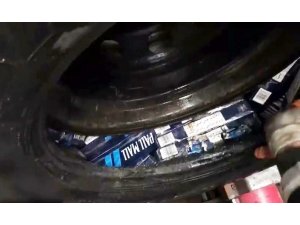 Yedek lastik içinde 720 paket kaçak sigara ele geçirildi