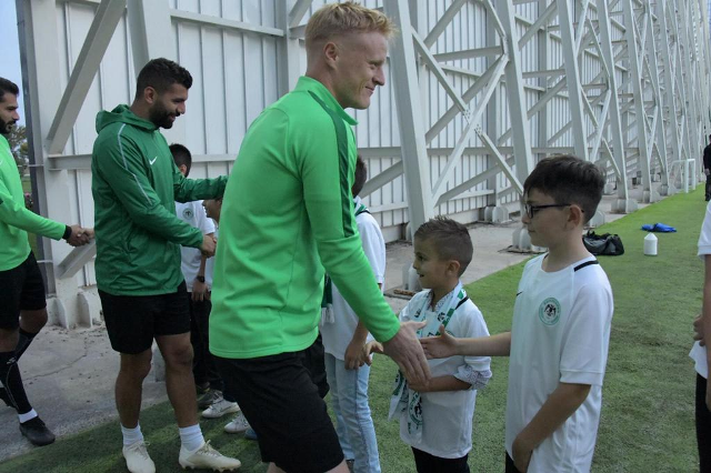 Atiker Konyaspor küçük taraftarlarını ağırladı