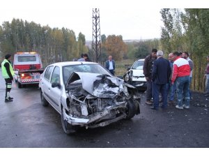 Muradiye’de trafik kazası: 3 yaralı