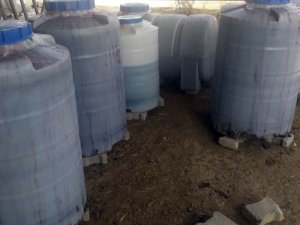 Evin bahçesinde 4 ton sahte içki ele geçirildi