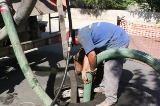 KOSKİ kanalizasyon şebekelerini temizliyor