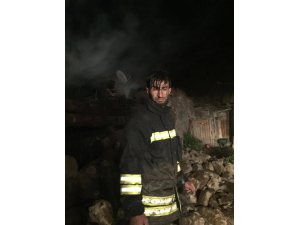 Şenkaya’da ahır yangınında 19 büyükbaş hayvan telef oldu