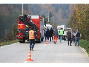 Otomobille kamyonet çarpıştı: 1 ölü 6 yaralı