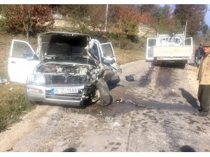 İki kamyonet çarpıştı: 4 yaralı